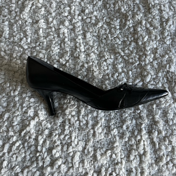 Bandolino black pumps with bow detail size 9.5 - Picture 4 of 6